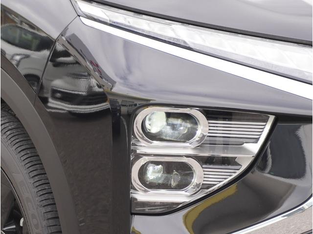 エクリプスクロスＰＨＥＶ ブラックエディション　アラウンドビューモニター　クリアランスソナー　サイドエアバッグ　スマートキー　ＬＥＤヘッドライト　シートヒーター　フルセグＴＶ　アダプティブクルーズコントロール　フルオートエアコン　誤発進抑制（10枚目）