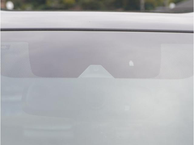 エクリプスクロスＰＨＥＶ ブラックエディション　アラウンドビューモニター　クリアランスソナー　サイドエアバッグ　スマートキー　ＬＥＤヘッドライト　シートヒーター　フルセグＴＶ　アダプティブクルーズコントロール　フルオートエアコン　誤発進抑制（12枚目）