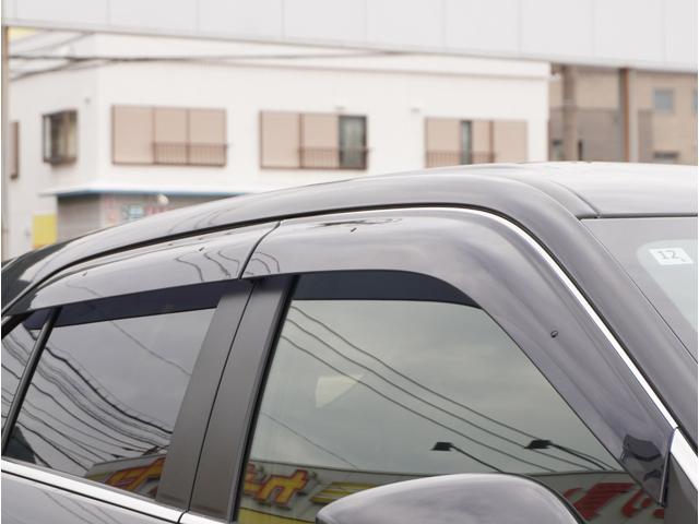 エクリプスクロスＰＨＥＶ ブラックエディション　アラウンドビューモニター　クリアランスソナー　サイドエアバッグ　スマートキー　ＬＥＤヘッドライト　シートヒーター　フルセグＴＶ　アダプティブクルーズコントロール　フルオートエアコン　誤発進抑制（15枚目）