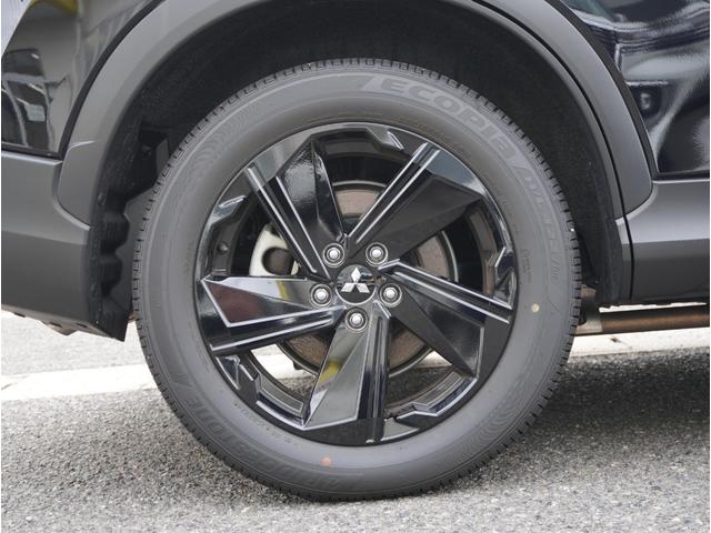 エクリプスクロスＰＨＥＶ ブラックエディション　アラウンドビューモニター　クリアランスソナー　サイドエアバッグ　スマートキー　ＬＥＤヘッドライト　シートヒーター　フルセグＴＶ　アダプティブクルーズコントロール　フルオートエアコン　誤発進抑制（17枚目）