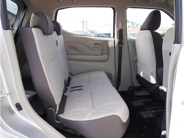 �y�X���C�h���V�[�g�z�V�[�g�͑O���ɃX���C�h���邱�Ƃ��ł��A�V�[�g��|�����Ɏ��[�X�y�[�X���L�����邱�Ƃ��ł��܂��I