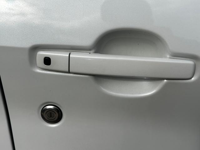 �y�����^�b�`�J�{�^���z�L�[���|�P�b�g��o�b�O�ɓ��ꂽ�܂܎Ԃ̃h�A�̉����E�{�����s���܂��B