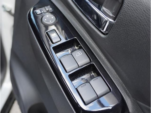 �y�p���[�E�B���h�E�X�C�b�`�z�㕔���Ȃ��^�]�Ȃ��瑀�삪�ł��܂��恙�V�Ԃł͓�����O�ł����A���ÎԂ�I�ԍۂ����̋@�\�����邩�Ȃ����͑厖�ł��ˁ�