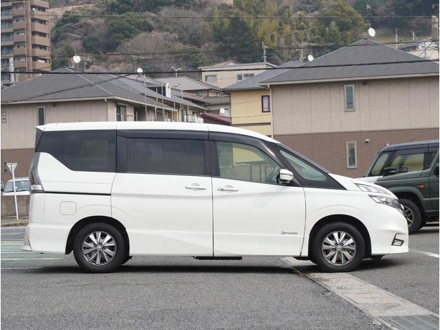 セレナ e-パワー ハイウェイスターV キーレスエントリ メディアプレイヤー接続 クリソナ 衝突軽減ブレーキシステム シートH スマートキーPスタート DVD再生機能 横滑り防止機能 3列シート 車線逸脱 LEDヘッドライト ETC AW(32枚目)