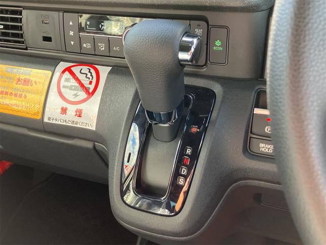 シフトレバー。ぜひ一度お客様の目で確認してください。