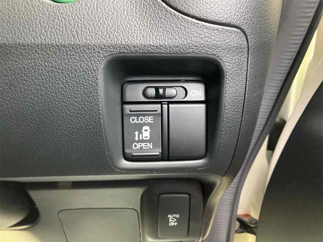 Ｎ－ＢＯＸカスタム Ｇ・Ｌパッケージ　ＥＴＣ　バックカメラ　両側スライド・片側電動　ナビ　ＴＶ　オートライト　ＨＩＤ　スマートキー　電動格納ミラー　ベンチシート　ＣＶＴ　盗難防止システム　ＡＢＳ　ＥＳＣ　ＣＤ　ＤＶＤ再生（11枚目）