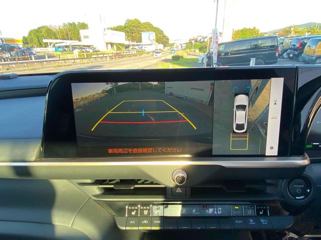 クラウンクロスオーバー Ｇレザーパッケージ　４ＷＤ　ドライブレコーダー　全周囲カメラ　クリアランスソナー　オートクルーズコントロール　レーンアシスト　衝突被害軽減システム　オートマチックハイビーム　オートライト　ＬＥＤヘッドランプ（3枚目）