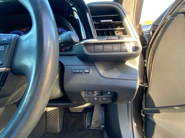 クラウンクロスオーバー Ｇレザーパッケージ　４ＷＤ　ドライブレコーダー　全周囲カメラ　クリアランスソナー　オートクルーズコントロール　レーンアシスト　衝突被害軽減システム　オートマチックハイビーム　オートライト　ＬＥＤヘッドランプ（4枚目）