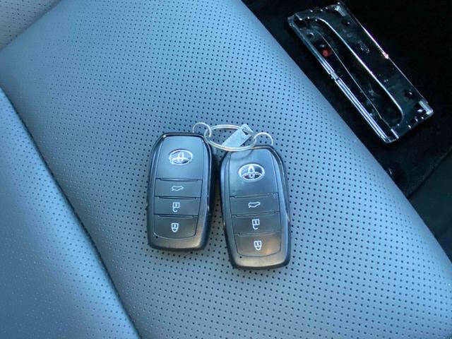 クラウンクロスオーバー Ｇレザーパッケージ　４ＷＤ　ドライブレコーダー　全周囲カメラ　クリアランスソナー　オートクルーズコントロール　レーンアシスト　衝突被害軽減システム　オートマチックハイビーム　オートライト　ＬＥＤヘッドランプ（10枚目）