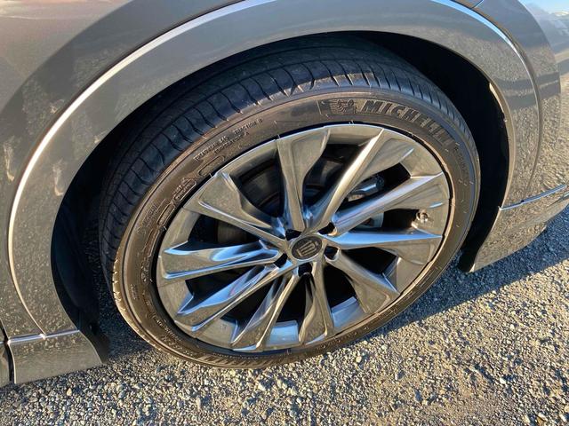 クラウンクロスオーバー Ｇレザーパッケージ　４ＷＤ　ドライブレコーダー　全周囲カメラ　クリアランスソナー　オートクルーズコントロール　レーンアシスト　衝突被害軽減システム　オートマチックハイビーム　オートライト　ＬＥＤヘッドランプ（17枚目）