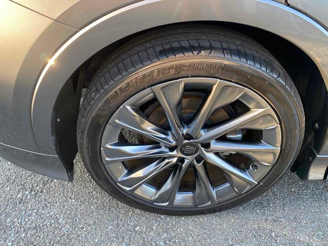 クラウンクロスオーバー Ｇレザーパッケージ　４ＷＤ　ドライブレコーダー　全周囲カメラ　クリアランスソナー　オートクルーズコントロール　レーンアシスト　衝突被害軽減システム　オートマチックハイビーム　オートライト　ＬＥＤヘッドランプ（18枚目）