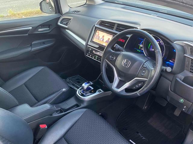 フィットハイブリッド Ｌパッケージ　ＥＴＣ　バックカメラ　ＴＶ　オートクルーズコントロール　ＬＥＤヘッドランプ　スマートキー　ＡＴ　盗難防止システム　衝突安全ボディ　アルミホイール　ＣＤ　ＵＳＢ（2枚目）