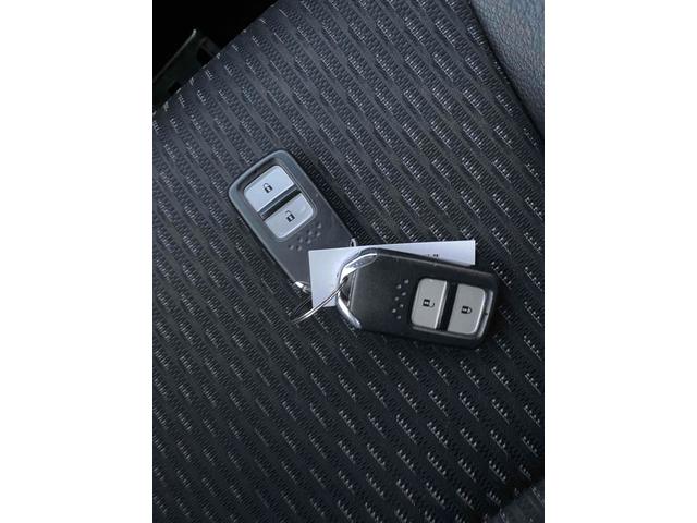 フィットハイブリッド Ｌパッケージ　ＥＴＣ　バックカメラ　ＴＶ　オートクルーズコントロール　ＬＥＤヘッドランプ　スマートキー　ＡＴ　盗難防止システム　衝突安全ボディ　アルミホイール　ＣＤ　ＵＳＢ（8枚目）