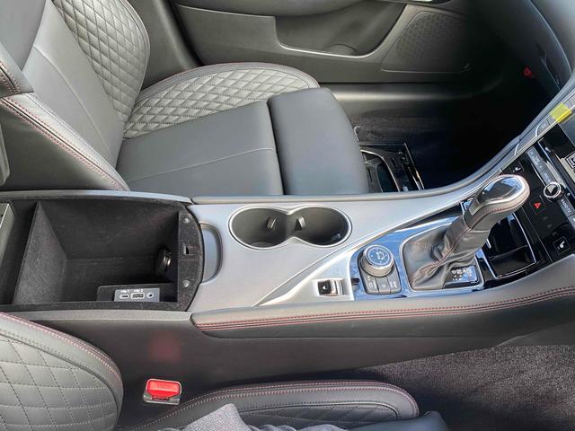 スカイライン ４００Ｒ　ドライブレコーダー　クリアランスソナー　オートクルーズコントロール　衝突被害軽減システム　全周囲カメラ　ナビ　ＴＶ　アルミホイール　オートライト　ＬＥＤヘッドランプ　サンルーフ　ＡＴ　シートヒーター（5枚目）