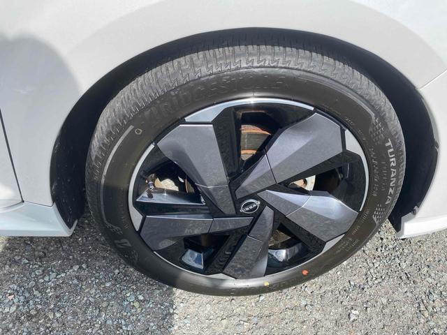 オーラ Ｇ　レザーエディション　全周囲カメラ　ＴＶ　クリアランスソナー　オートクルーズコントロール　衝突被害軽減システム　アルミホイール　ＬＥＤヘッドランプ　スマートキー　シートヒーター　ＣＶＴ　盗難防止システム　衝突安全ボディ（6枚目）