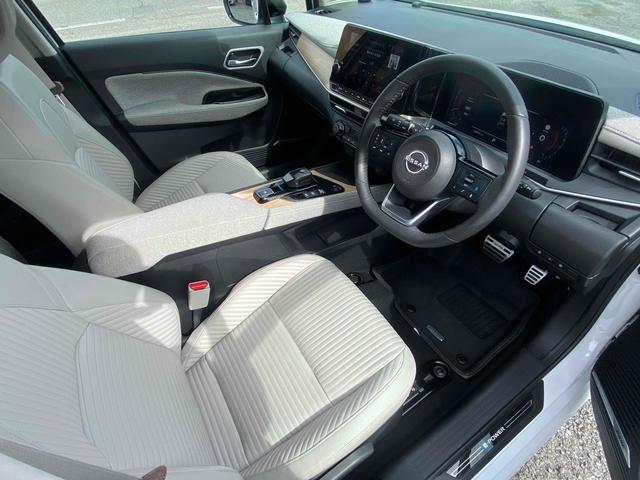 オーラ Ｇ　レザーエディション　全周囲カメラ　ＴＶ　クリアランスソナー　オートクルーズコントロール　衝突被害軽減システム　アルミホイール　ＬＥＤヘッドランプ　スマートキー　シートヒーター　ＣＶＴ　盗難防止システム　衝突安全ボディ（8枚目）