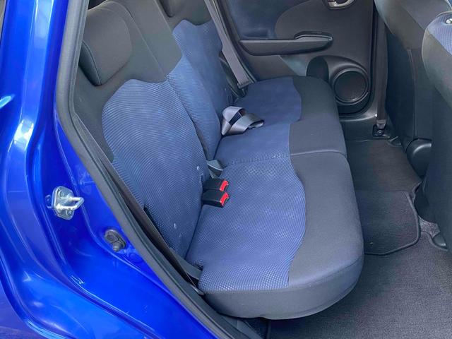 フィット Gスマートセレクション ドライブレコーダー ETC TV スマートキー 電動格納ミラー チップアップシート CVT 盗難防止システム 衝突安全ボディ ABS CD DVD再生 USB エアコン パワーステアリング(8枚目)