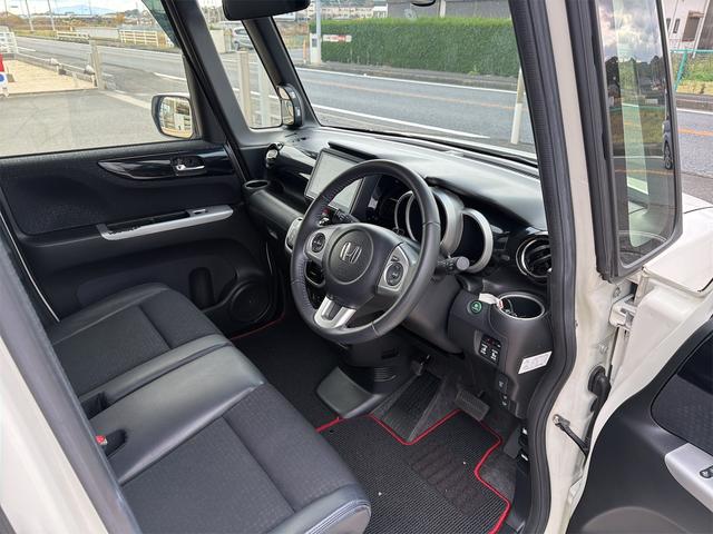 N-BOXカスタム G ターボSSブラックスタイルパッケージ ETC バックカメラ 両側電動スライドドア TV オートクルーズコントロール 衝突被害軽減システム HID スマートキー アイドリングストップ 電動格納ミラー シートヒーター ベンチシート CVT(2枚目)