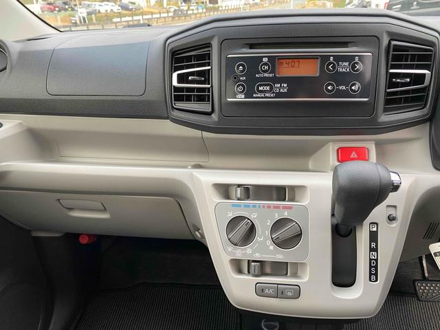 ミライース Ｘ　ＳＡＩＩＩ　クリアランスソナー　衝突被害軽減システム　オートマチックハイビーム　ＬＥＤヘッドランプ　キーレスエントリー　アイドリングストップ　ＣＶＴ　盗難防止システム　ＡＢＳ　ＥＳＣ　ＣＤ（3枚目）