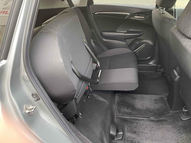 フィット 13G・Sパッケージ バックカメラ 衝突被害軽減システム アルミホイール オートライト LEDヘッドランプ スマートキー チップアップシート CVT 盗難防止システム 衝突安全ボディ ABS ESC CD DVD再生(9枚目)