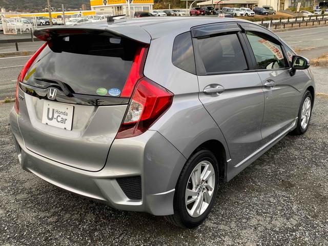 フィット 13G・Sパッケージ バックカメラ 衝突被害軽減システム アルミホイール オートライト LEDヘッドランプ スマートキー チップアップシート CVT 盗難防止システム 衝突安全ボディ ABS ESC CD DVD再生(11枚目)