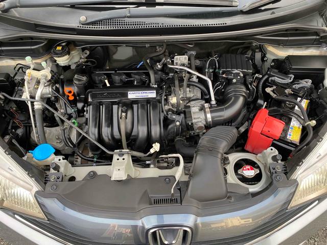 フィット 13G・Sパッケージ バックカメラ 衝突被害軽減システム アルミホイール オートライト LEDヘッドランプ スマートキー チップアップシート CVT 盗難防止システム 衝突安全ボディ ABS ESC CD DVD再生(16枚目)