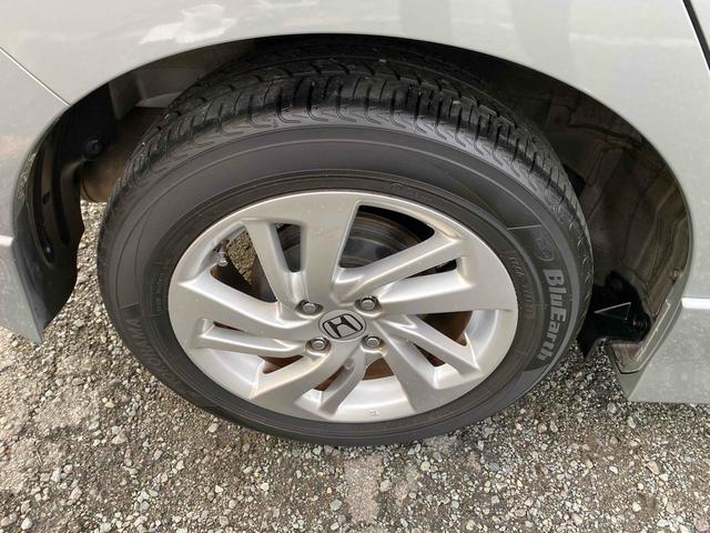 フィット 13G・Sパッケージ バックカメラ 衝突被害軽減システム アルミホイール オートライト LEDヘッドランプ スマートキー チップアップシート CVT 盗難防止システム 衝突安全ボディ ABS ESC CD DVD再生(18枚目)