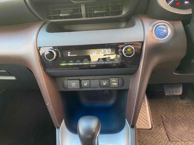 ヤリスクロス ハイブリッドＺ　ドライブレコーダー　ＥＴＣ　バックカメラ　クリアランスソナー　オートクルーズコントロール　衝突被害軽減システム　ＴＶ　オートマチックハイビーム　ＬＥＤヘッドランプ　アルミホイール　スマートキー（4枚目）