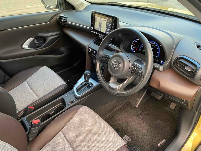 ヤリスクロス ハイブリッドＺ　ドライブレコーダー　ＥＴＣ　バックカメラ　クリアランスソナー　オートクルーズコントロール　衝突被害軽減システム　ＴＶ　オートマチックハイビーム　ＬＥＤヘッドランプ　アルミホイール　スマートキー（8枚目）