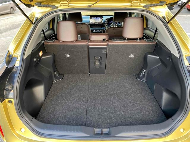 ヤリスクロス ハイブリッドＺ　ドライブレコーダー　ＥＴＣ　バックカメラ　クリアランスソナー　オートクルーズコントロール　衝突被害軽減システム　ＴＶ　オートマチックハイビーム　ＬＥＤヘッドランプ　アルミホイール　スマートキー（14枚目）