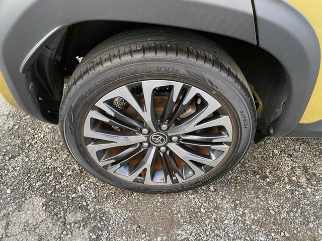 ヤリスクロス ハイブリッドＺ　ドライブレコーダー　ＥＴＣ　バックカメラ　クリアランスソナー　オートクルーズコントロール　衝突被害軽減システム　ＴＶ　オートマチックハイビーム　ＬＥＤヘッドランプ　アルミホイール　スマートキー（19枚目）