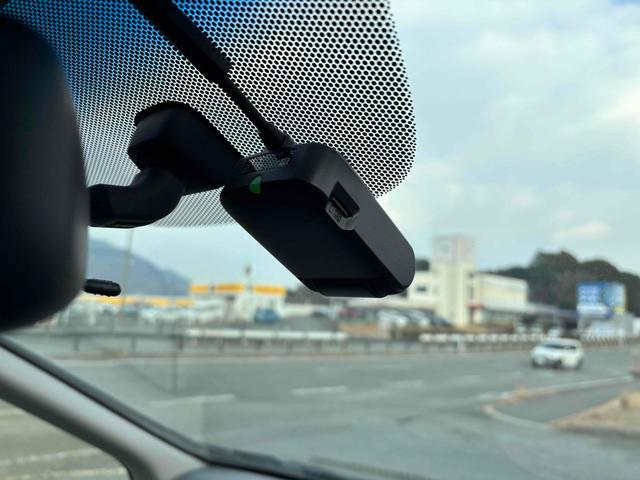 フリード＋ Ｇ　ドライブレコーダー　ＥＴＣ　バックカメラ　ナビ　ＴＶ　両側スライド・片側電動　オートライト　スマートキー　アイドリングストップ　ウォークスルー　ＣＶＴ　アルミホイール　盗難防止システム　衝突安全ボディ（6枚目）