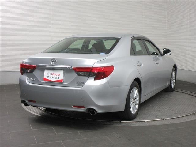 �I�ԂȂ�g���^�̈��S�t-�b�����E�g���^�F�蒆�ÎԁB���{�f�B�J���[�y�ѓ����F�́A�摜�̐F�Ǝ��ۂ̐F���قȂ��Č�����ꍇ���������܂��B