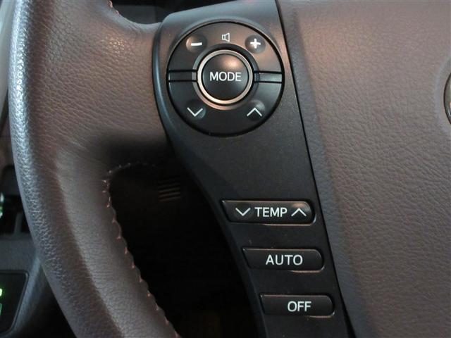 �n���h���ɑ������ꂽ�X�e�A�����O�X�C�b�`�B��Ƀi�r��I�[�f�B�I�ƘA�g���đ���o���܂��B