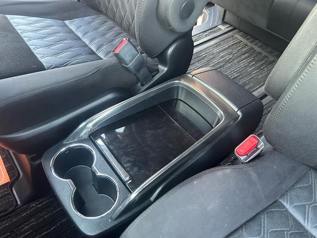 アルファード ２．５Ｓ　２年保証　純正ナビ　フルセグ　ＥＴＣ　バックカメラ　８人乗　フロントエアロ　リアモニター　Ｂｌｕｅｔｏｏｔｈ　ドライブレコーダー（39枚目）