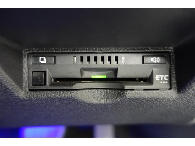 プリウス Ａプレミアム　ツーリングセレクション　横滑り防止機能　皮シート　運転席パワーシート　エアコン　パワーウィンドウ　ナビ＆ＴＶ　アイドリングストップ　ＬＥＤライト　盗難防止装置　スマートキー＆プッシュスタート　キーレス　ＥＴＣ　アルミホイール（16枚目）
