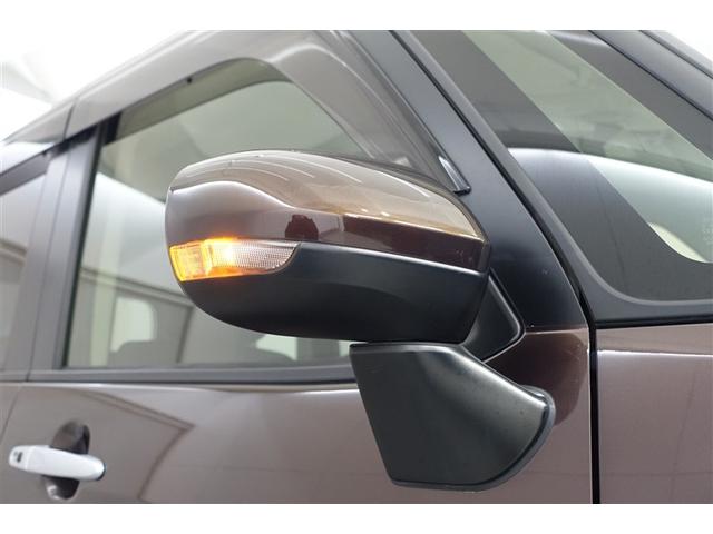 サイドターンランプ付きドアミラーは右左折時にまわりのクルマや歩行者から視認性を確保します。