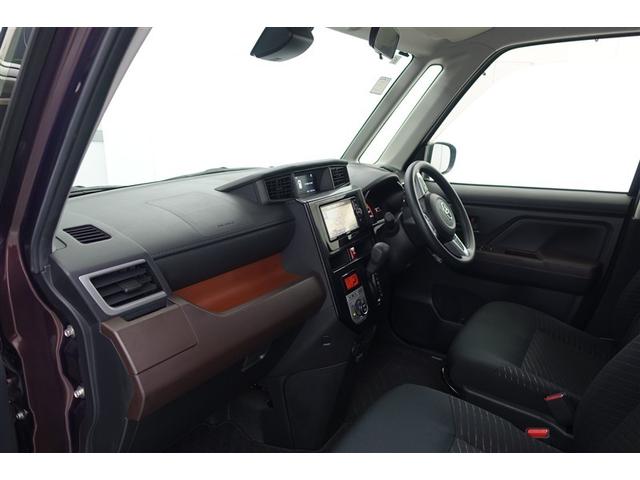 『運転席・インパネまわり』ハンドルやシートなども隅々までプロによる除菌クリーニング済み☆キレイな車内でドライブがより一層快適にお楽しみいただけると思います！