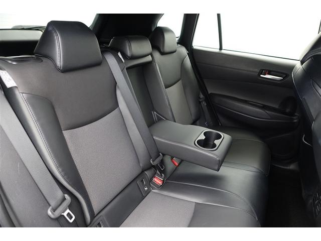 �Z�J���h�V�[�g�̃Z���^�[�ɂ̓A�[�����X�g��������܂��B�K�v�Ȃ����͒��ˏグ�ĉ��K�ȋ�Ԃ��I�@�������h���C�u���ꂽ�����͕I���|���Ȃ���̂�т�h���C�u�o���܂���