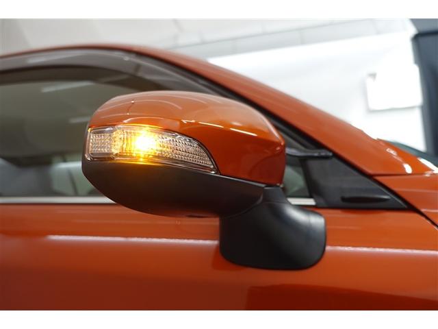 �T�C�h�^�[�������v�t���h�A�~���[�͉E���܎��ɂ܂��̃N���}����s�҂��王�F�����m�ۂ��܂��B