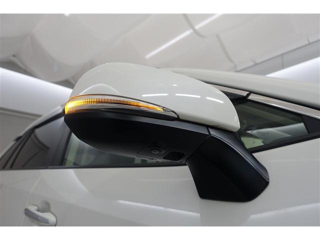 �T�C�h�^�[�������v�t���h�A�~���[�͉E���܎��ɂ܂��̃N���}����s�҂��王�F�����m�ۂ��܂��B