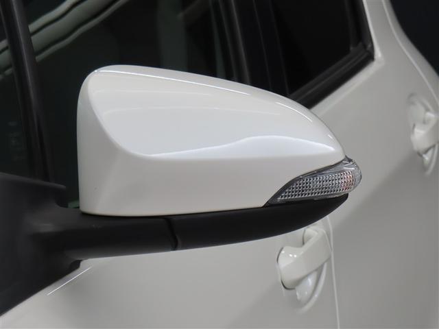 �T�C�h�^�[�������v�t���h�A�~���[�͉E���܎��ɂ܂��̃N���}����s�҂��王�F�����m�ۂ��܂��B