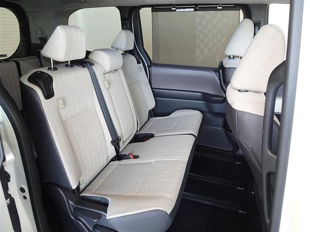 ノア Ｇ　衝突被害軽減システム　メモリーナビ　フルセグ　後席モニター　バックカメラ　ＥＴＣ　両側電動スライド　３列シート　ＬＥＤヘッドランプ　スマートキー　乗車定員８人（18枚目）