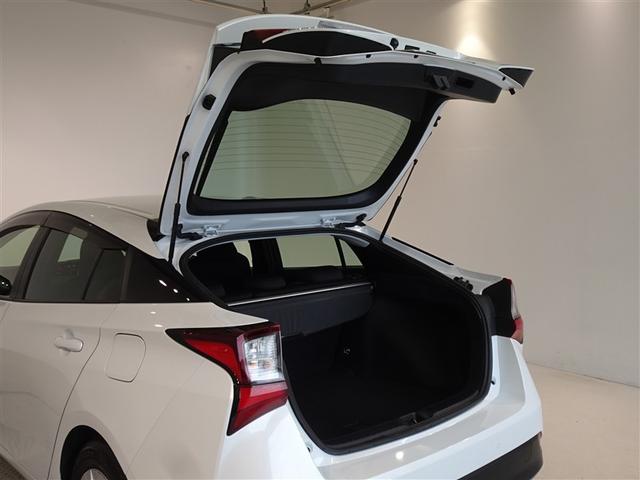 プリウス ＳセーフティプラスＩＩ　衝突被害軽減システム　メモリーナビ　フルセグ　バックカメラ　ＥＴＣ　ＬＥＤヘッドランプ　スマートキー（21枚目）