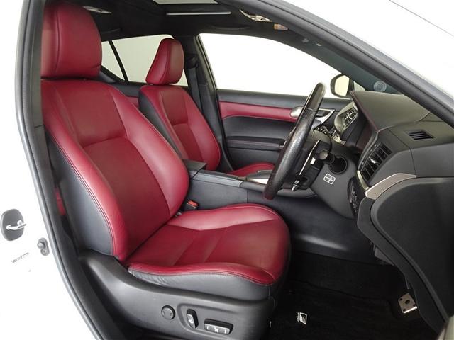 本革（一部）仕様のシートです。室内空間がぐっと優雅になります。