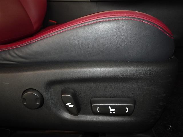 パワーシート搭載。微妙な調整が手軽にでき、ピッタリのポジションで運転することが可能です。