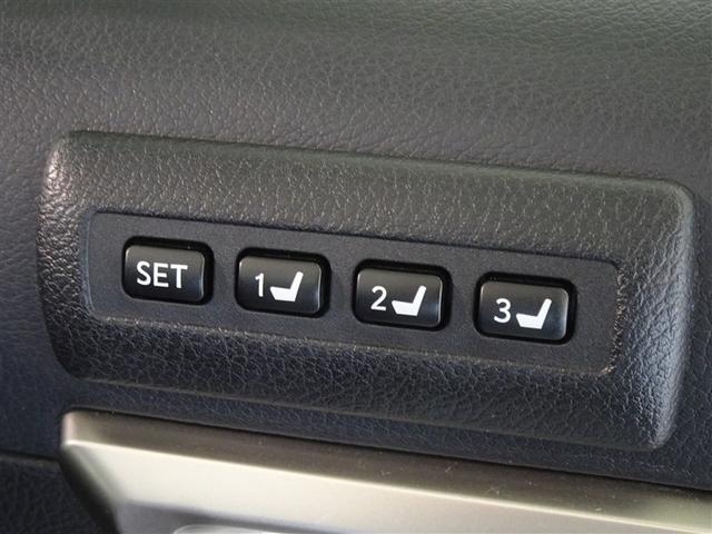 運転席のパワーシートは３名様分までメモリー機能付きです。