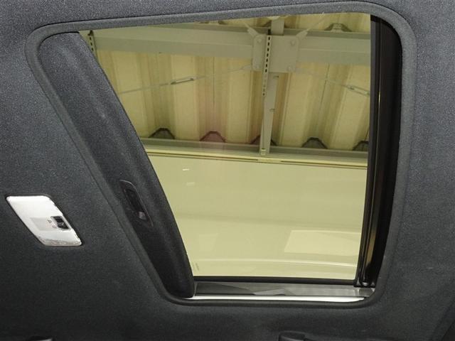 開放感いっぱい、電動サンルーフを装備しています。