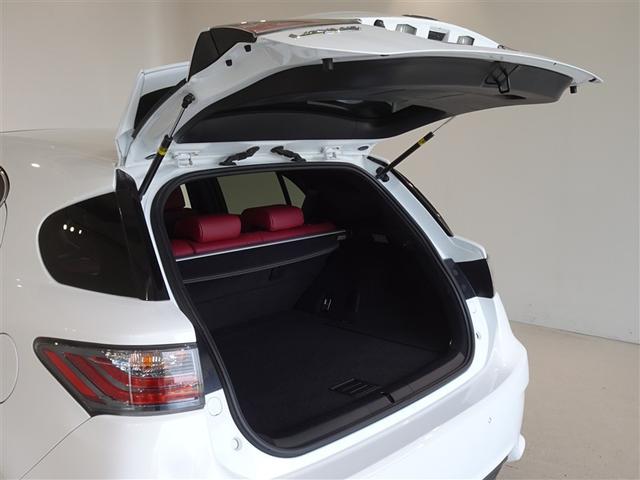 バックドアを開いた状態です。