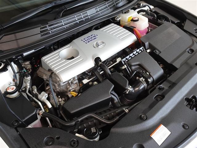 エンジンルームも念入りに清掃しております。